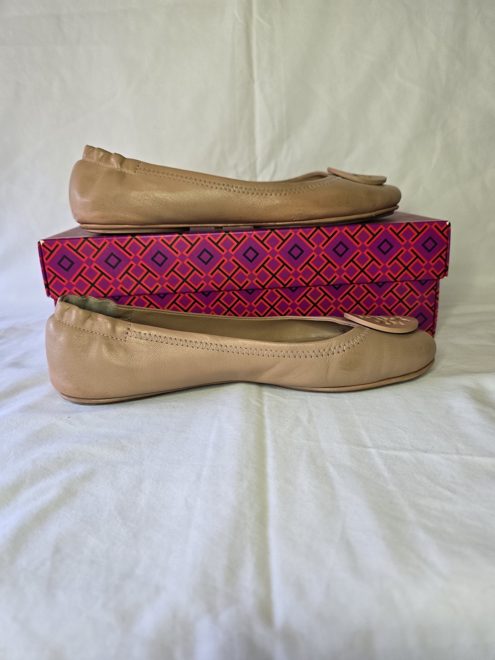 Tory Burch 8.5 Light Oak Logo Round-Toe Ballet Flats - Picture 7 of 10